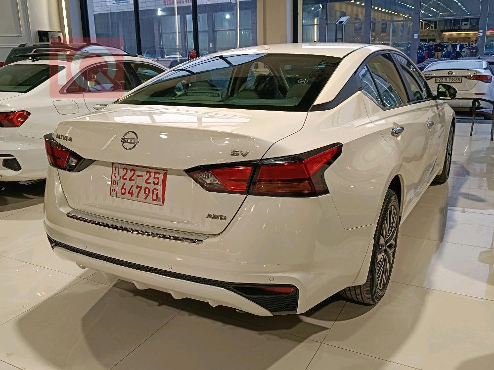 نيسان ألتيما